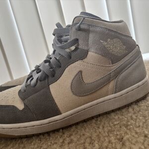 Jordan 1 Mid SE Coconut Milk